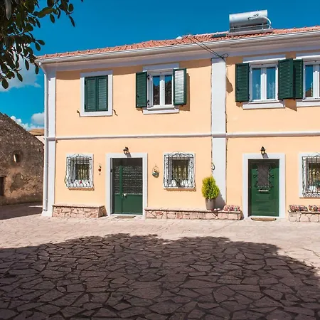 Holiday home Spiti Lagis Chlomatiana